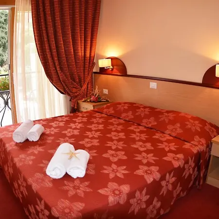 Apartment Petros Italos *